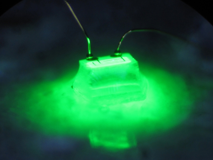A green LED fabricated on patterned sapphire