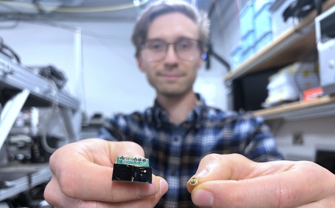 Andrei Isichenko holds the ultra-high-quality ring resonator (left), which can help turn the "coarse" light from a commercially available Fabry-Perot laser diode (right) into a low linewidth laser.