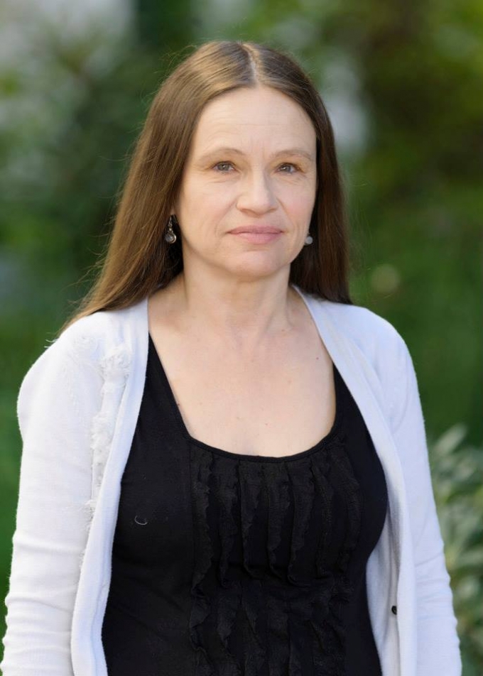 Portrait photo of Linda Petzold